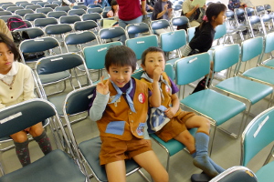 表彰式前の二人。