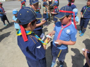 ７３団ＣＳと名刺交換