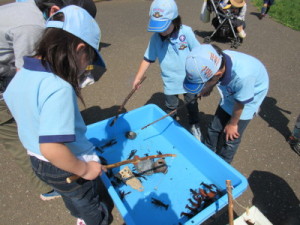 ラリー前のブース体験（ザリガニ釣り）