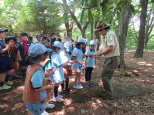 ビーバー隊優勝チームへ記念品授与