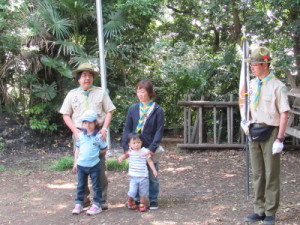 入隊スカウトを紹介するビーバー隊長