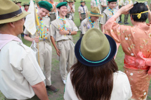 お面が外され、大爆笑する熊笹班の面々。