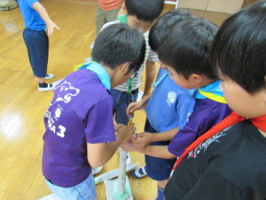 新聞紙を使ったゲーム