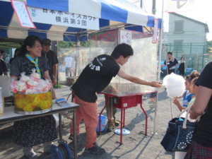 綿菓子販売の様子