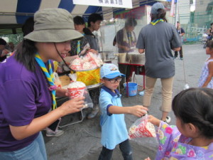 スカウトも販売のお手伝い