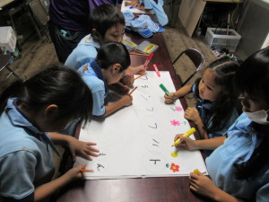 ポスター作成中（チームＡ）