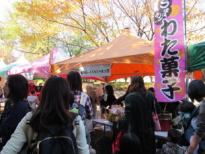 綿菓子をお買い求める行列