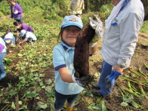 「見て！私の顔より大きいよ」