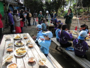 料理に感謝して「いただきます」