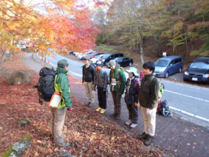 西丹沢ビジターセンター前で出発前の報告