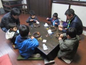 リース作り（男子チーム）