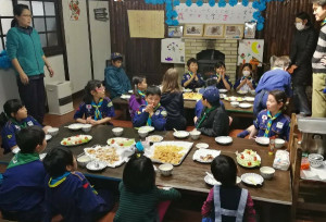 パーティー開始！ みんな揃って「いただきます」