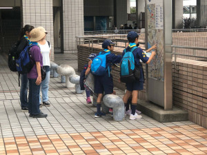 手元の地図と掲示板の地図を見比べて！