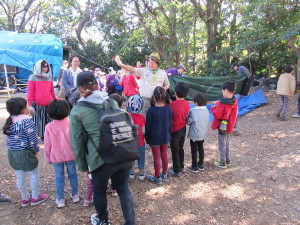 スカウト活動について説明するビーバー隊長