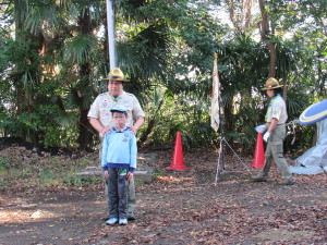 入隊したスカウトを紹介するビーバー隊長