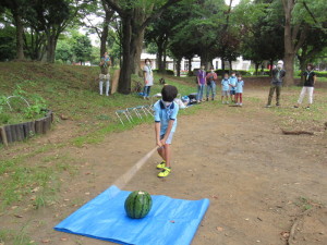 スイカ割りの様子２