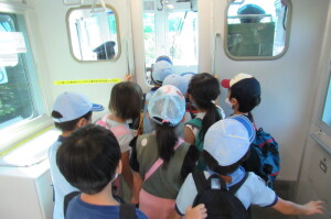 初めて乗車した子ども達は大喜び