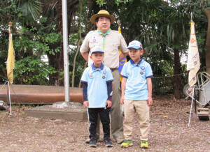 上進する２名を紹介するビーバー隊長