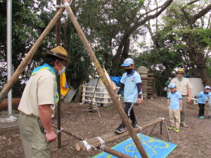 丸太を渡ってカブ隊へ！