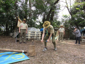 斧で丸太を真っ二つ？