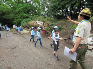 スタート地点に向かうスカウトたち