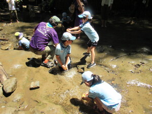 隊長に水をかけろ！！
