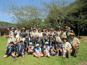 キャンプ場での集合写真