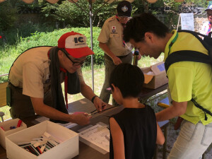 「紙トンボ」の作り方を説明しています