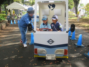 ゴミ清掃車を運転中！