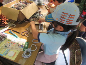 工作「エコたわし作り」に挑戦