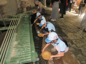 銭洗弁財天にて