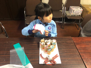 お菓子は入れ終わりました！