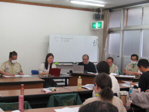 活動報告及び会計報告の様子