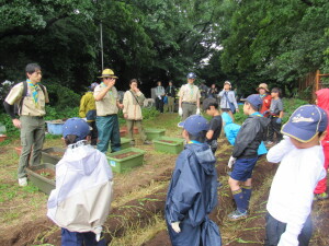 芋の苗植え方を聞くＣＳたち