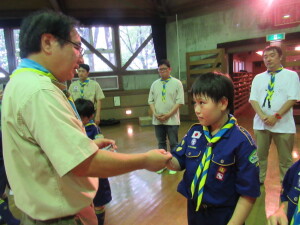 一泊舎営参加章授与