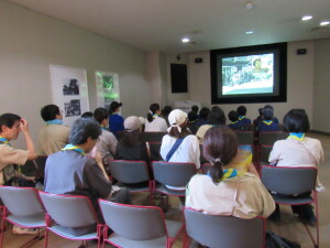 川崎大空襲の記録動画を鑑賞中