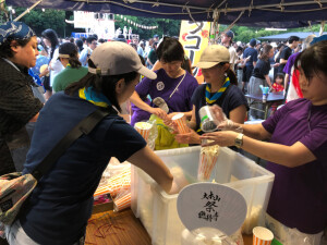 ポップコーンの袋詰め