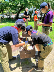 只今、火起こし中！