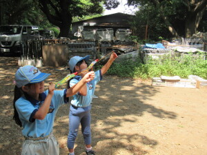 遠くまで飛ぶかな？３・２・１・発射！