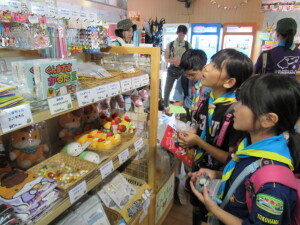 お土産、購入中！