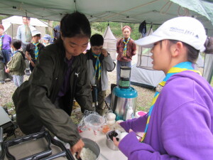 昼食（おにぎり）準備
