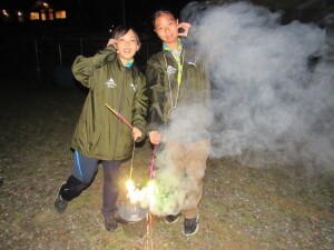 花火を持って、ハイポーズ