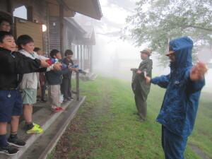 ビーバー隊長と副長をやっつけろ！