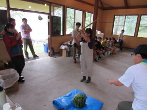 スイカ割りの様子２