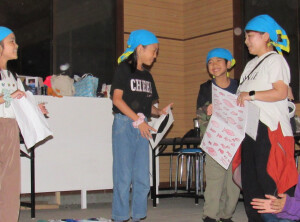 ３組スタンツ（劇：スイミー） 