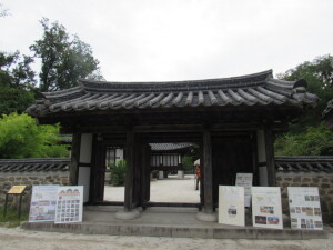 入口に各団の紹介パネルを設置