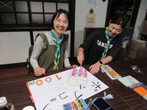 お母さんたちも制作中！