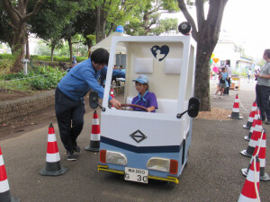ゴミ清掃車を運転中！