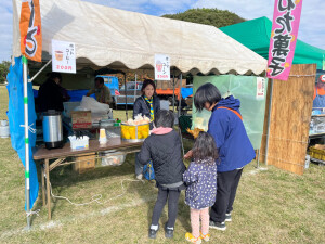 いらっしゃいませ。何にしますか？