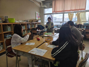 記憶「キムスゲーム」の様子